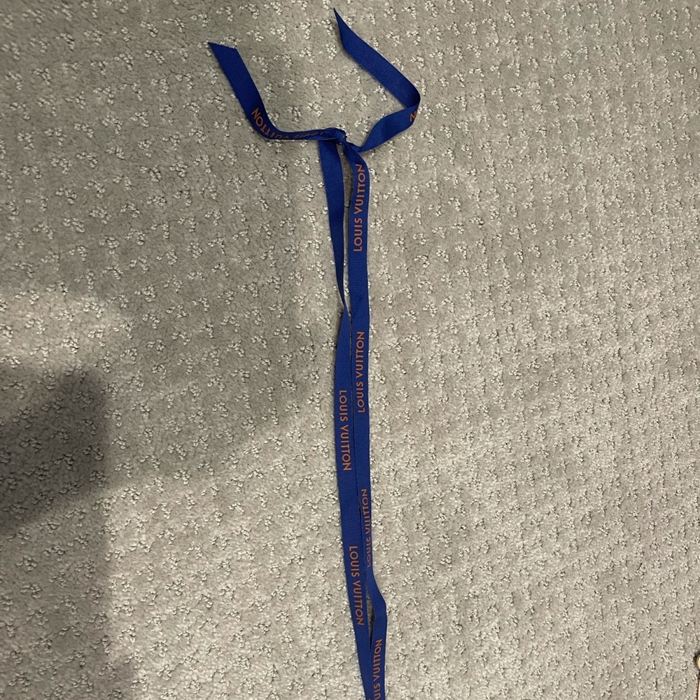 New Louis Vuitton 34 in ribbon